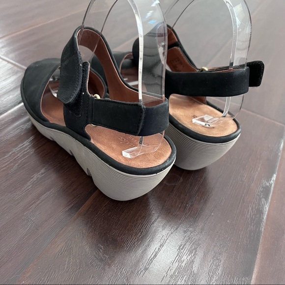 Clarks bendable women’s wedge heel sandals adjustable strap - Picture 2 of 6